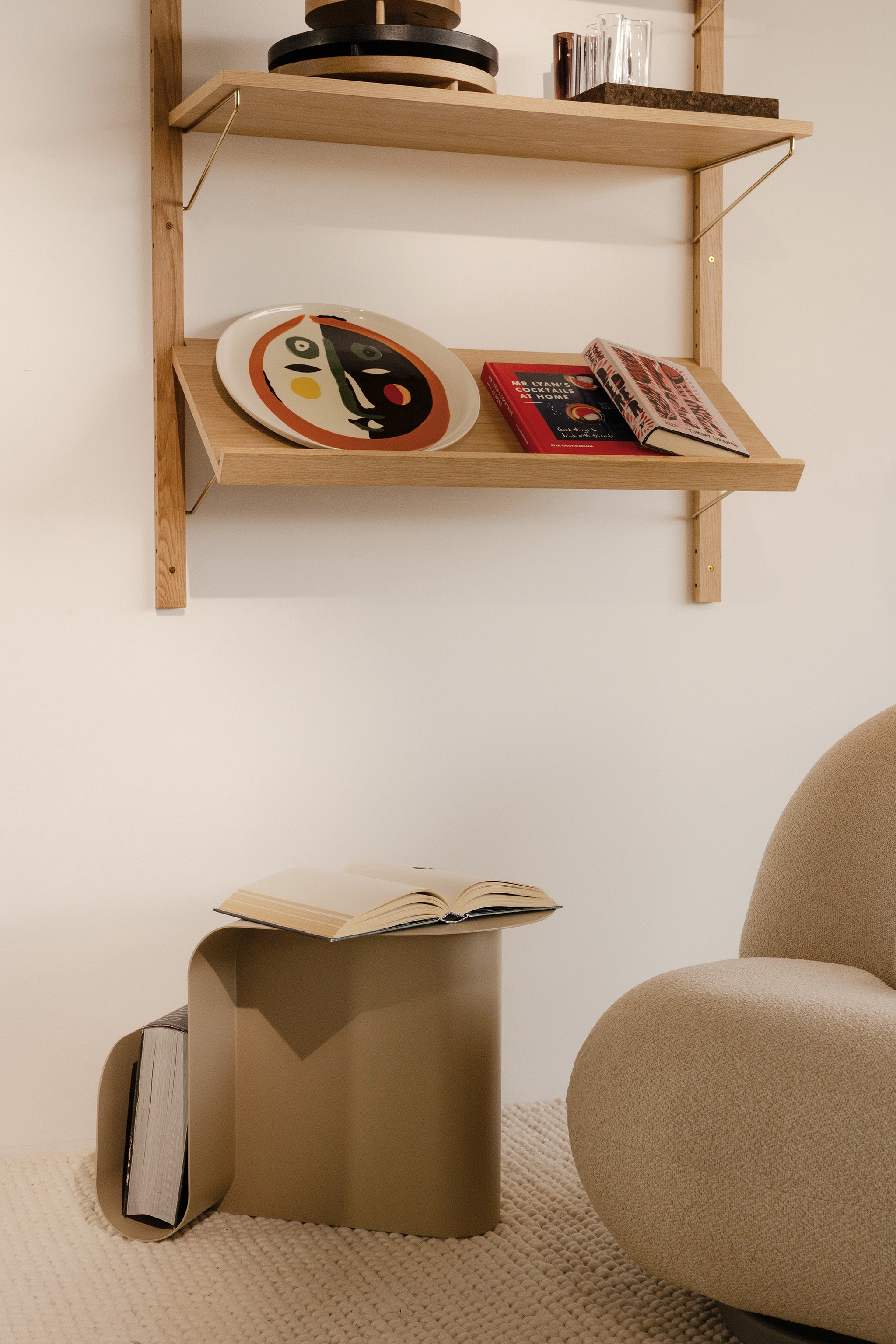 YOMU magazine table - desert sand