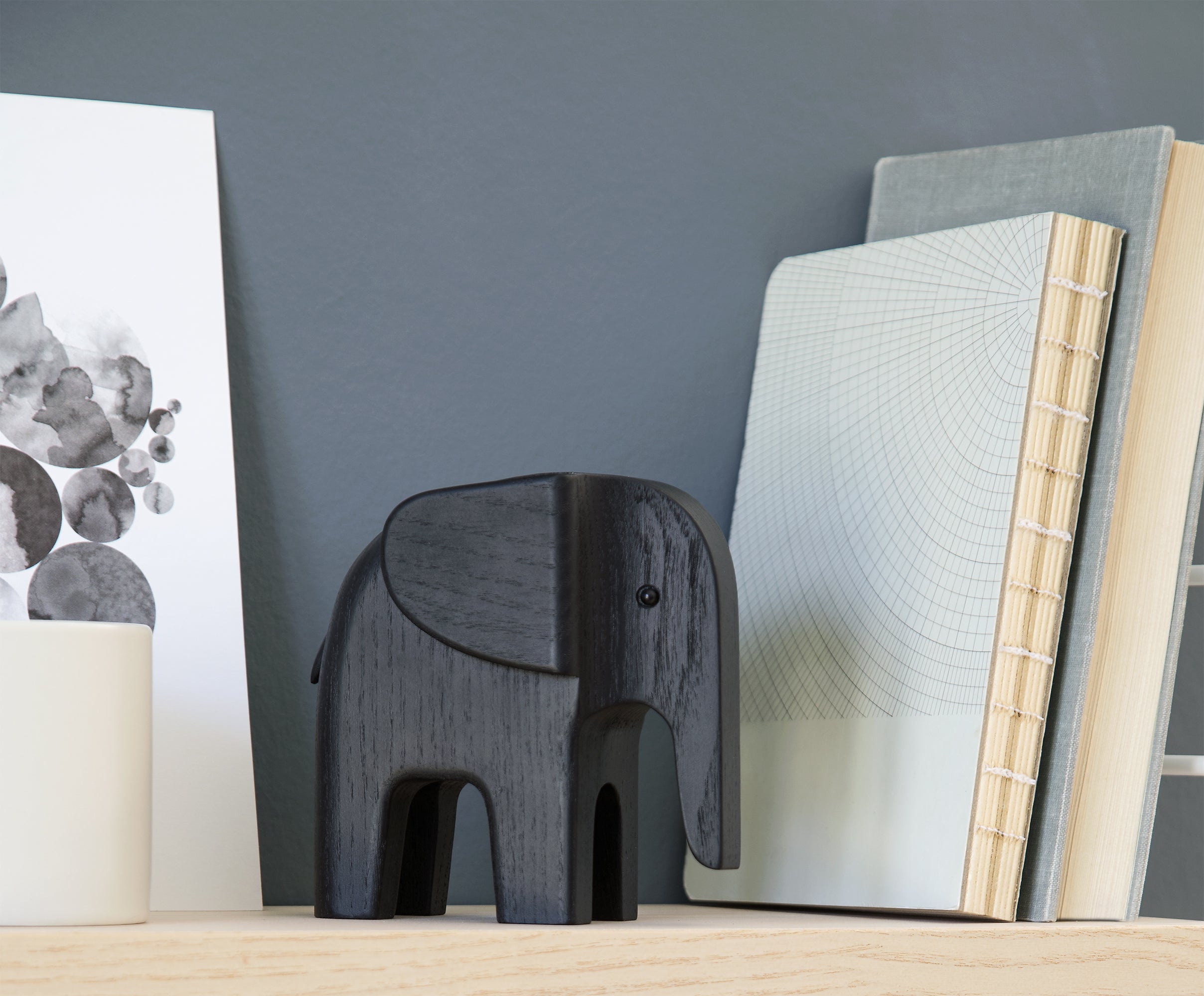 ELEFANT i sortbejdset asketræ