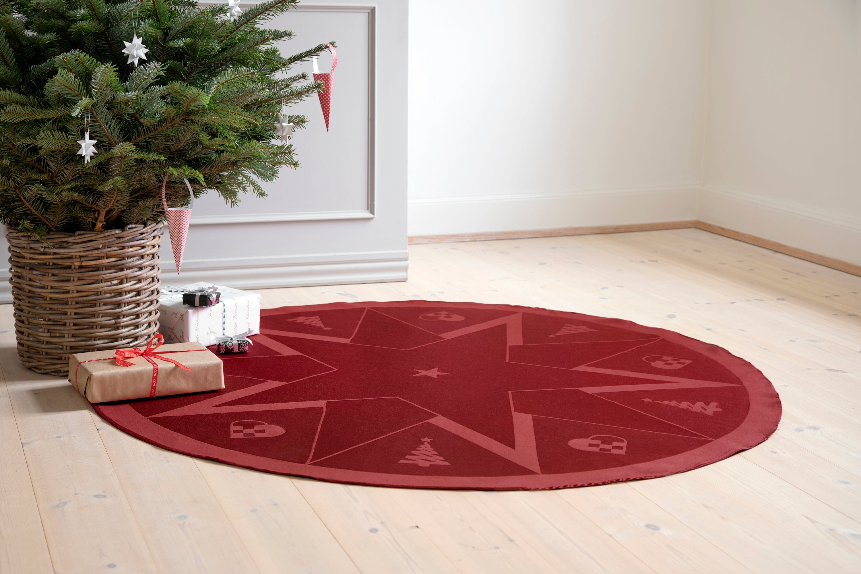 STARS Christmas tree rug - advent red