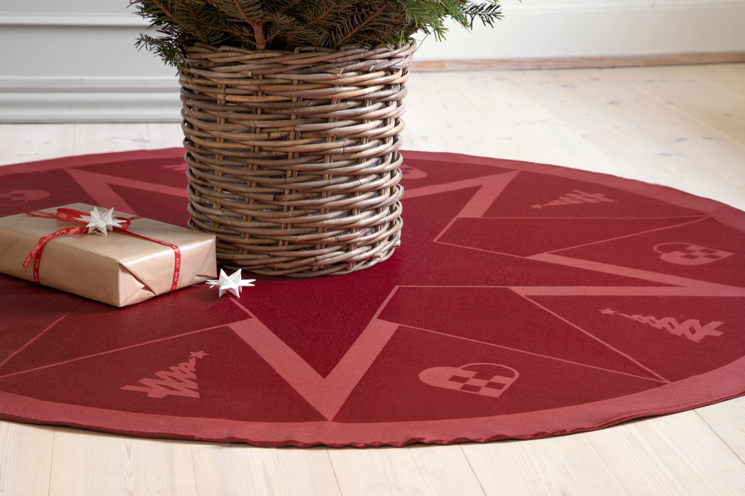 STARS Christmas tree rug - advent red