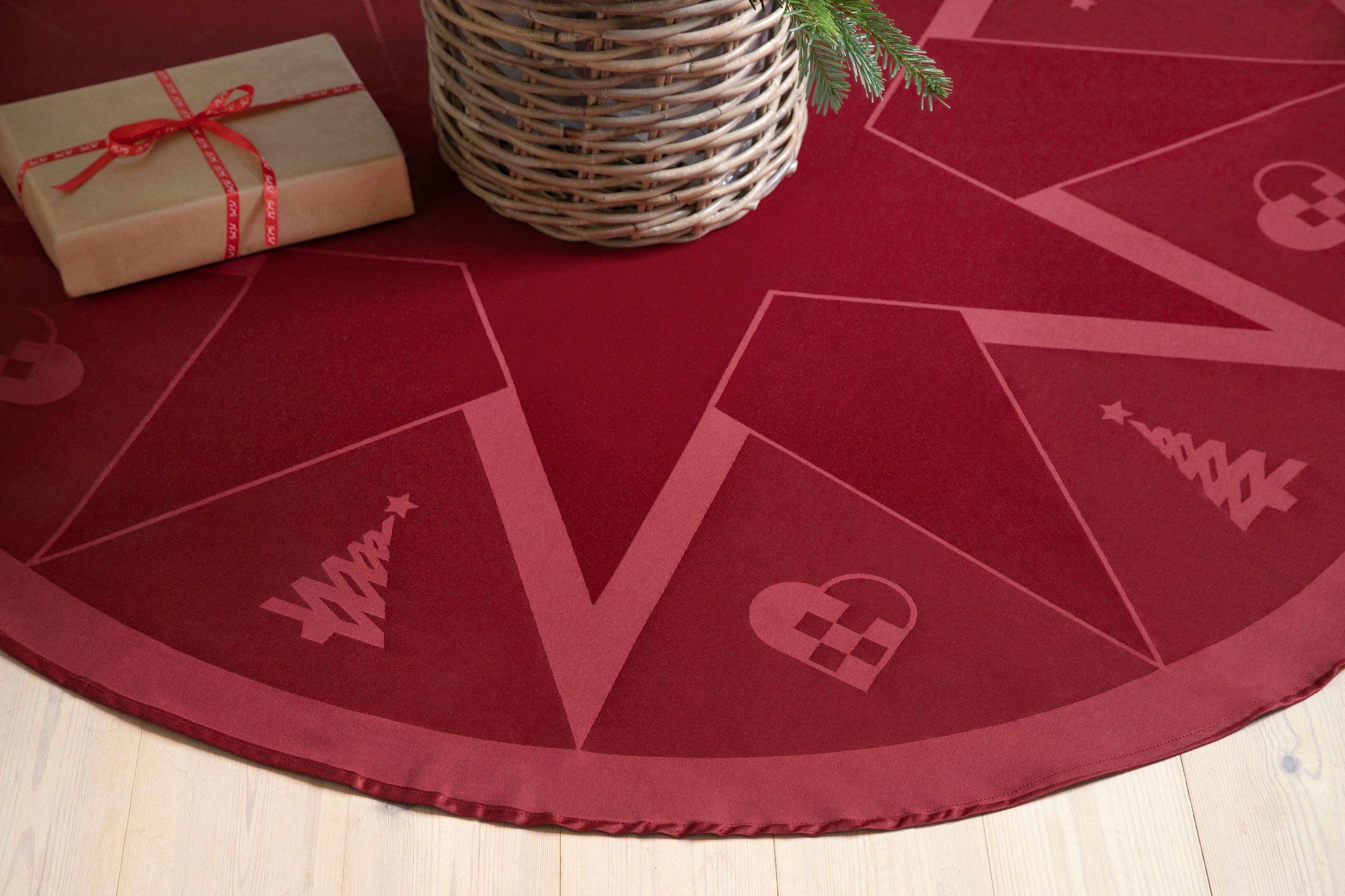 STARS Christmas tree rug - advent red