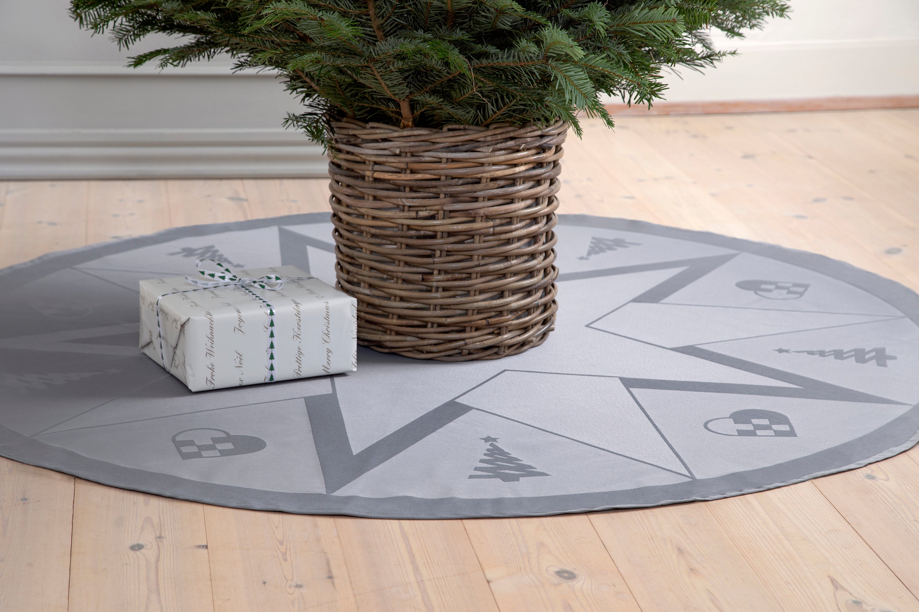 STARS Christmas tree rug - winter grey