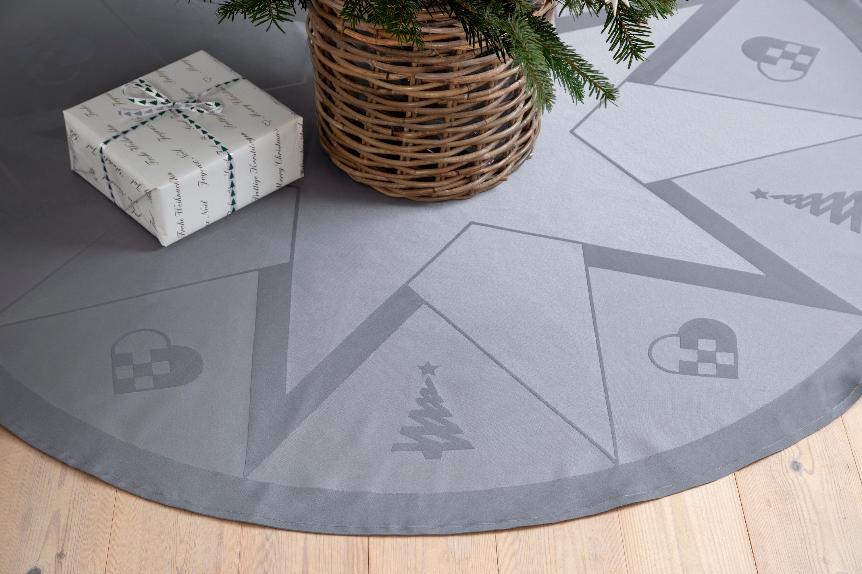 STARS Christmas tree rug - winter grey