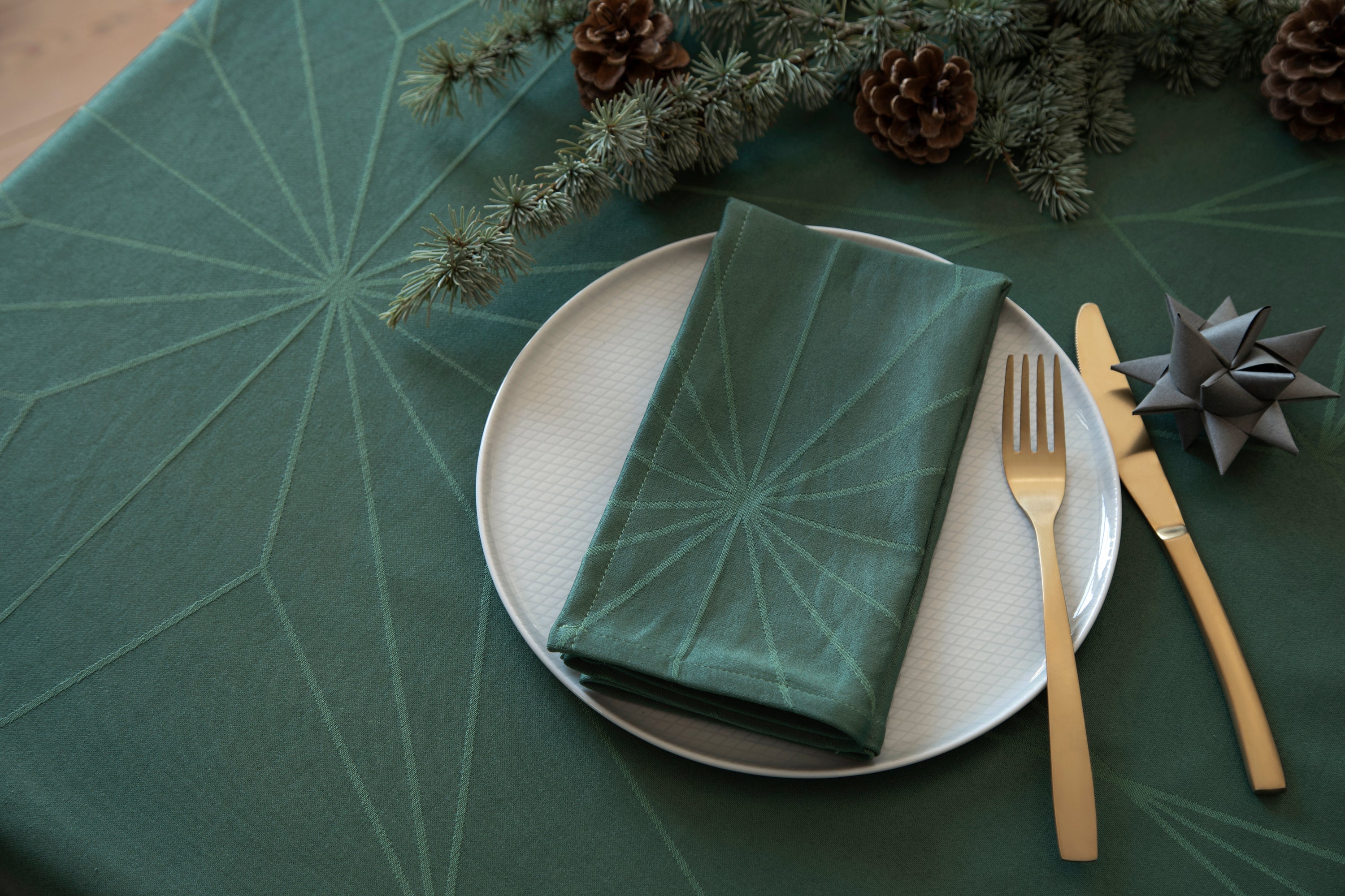 STARS tablecloth 320 cm - spruce green