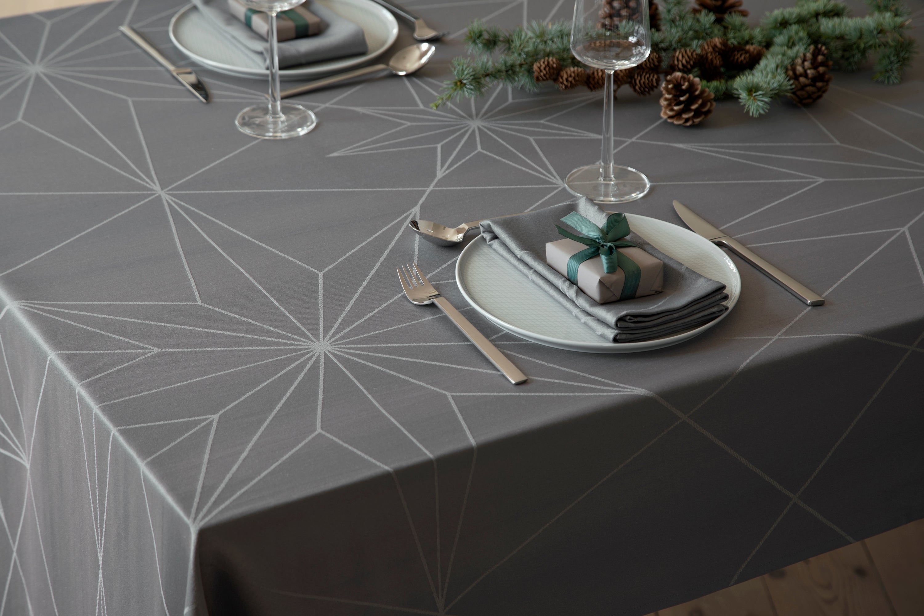 STARS tablecloth 320 cm - winter grey