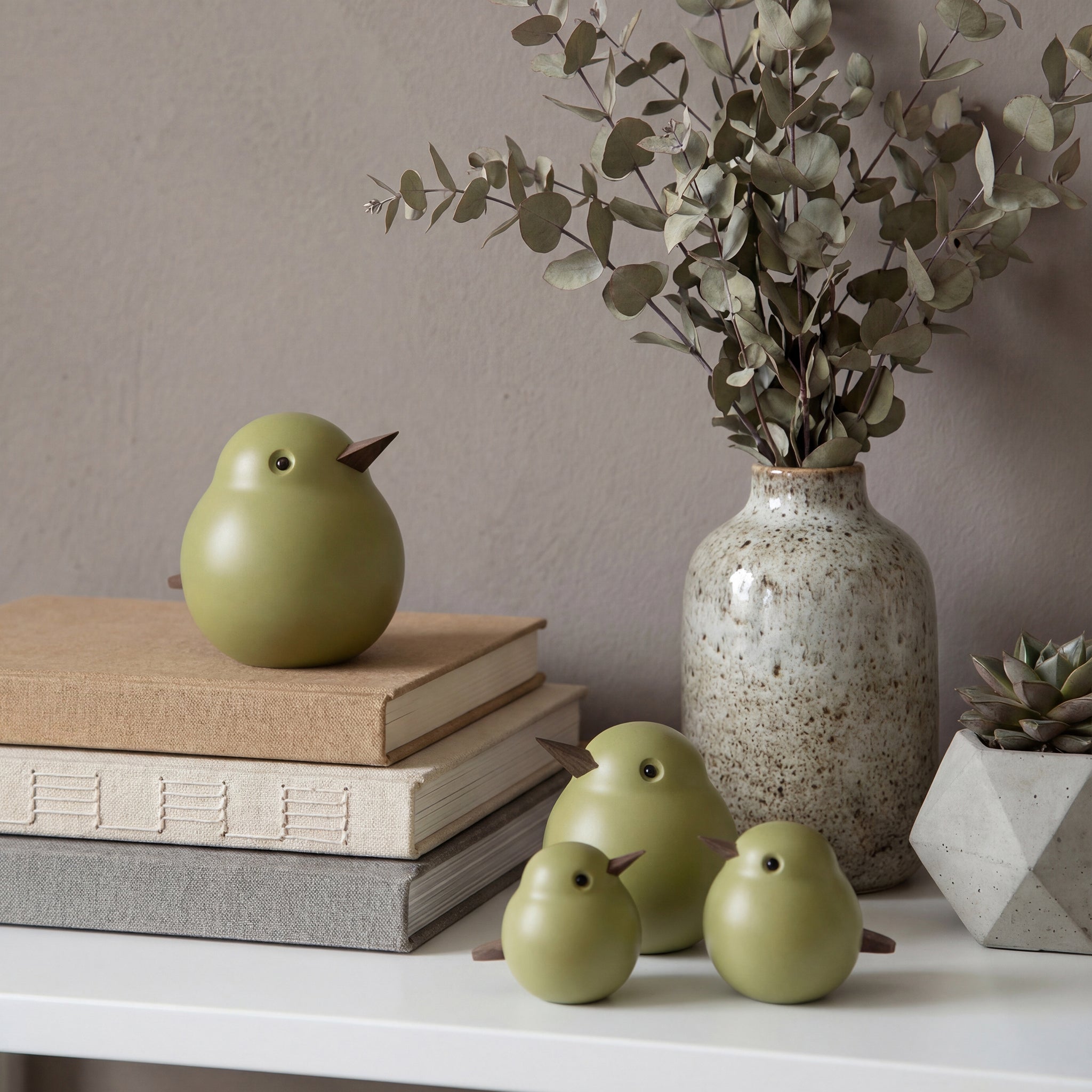 Mor Spurv i mosgrøn bøg