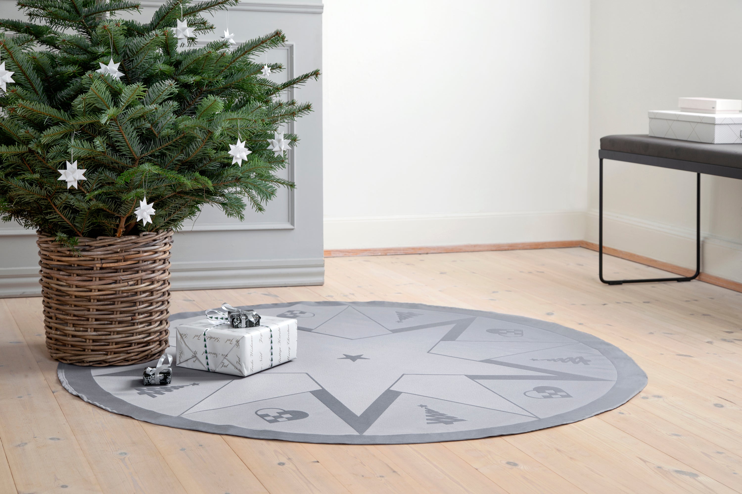 STARS Christmas tree rug - winter grey