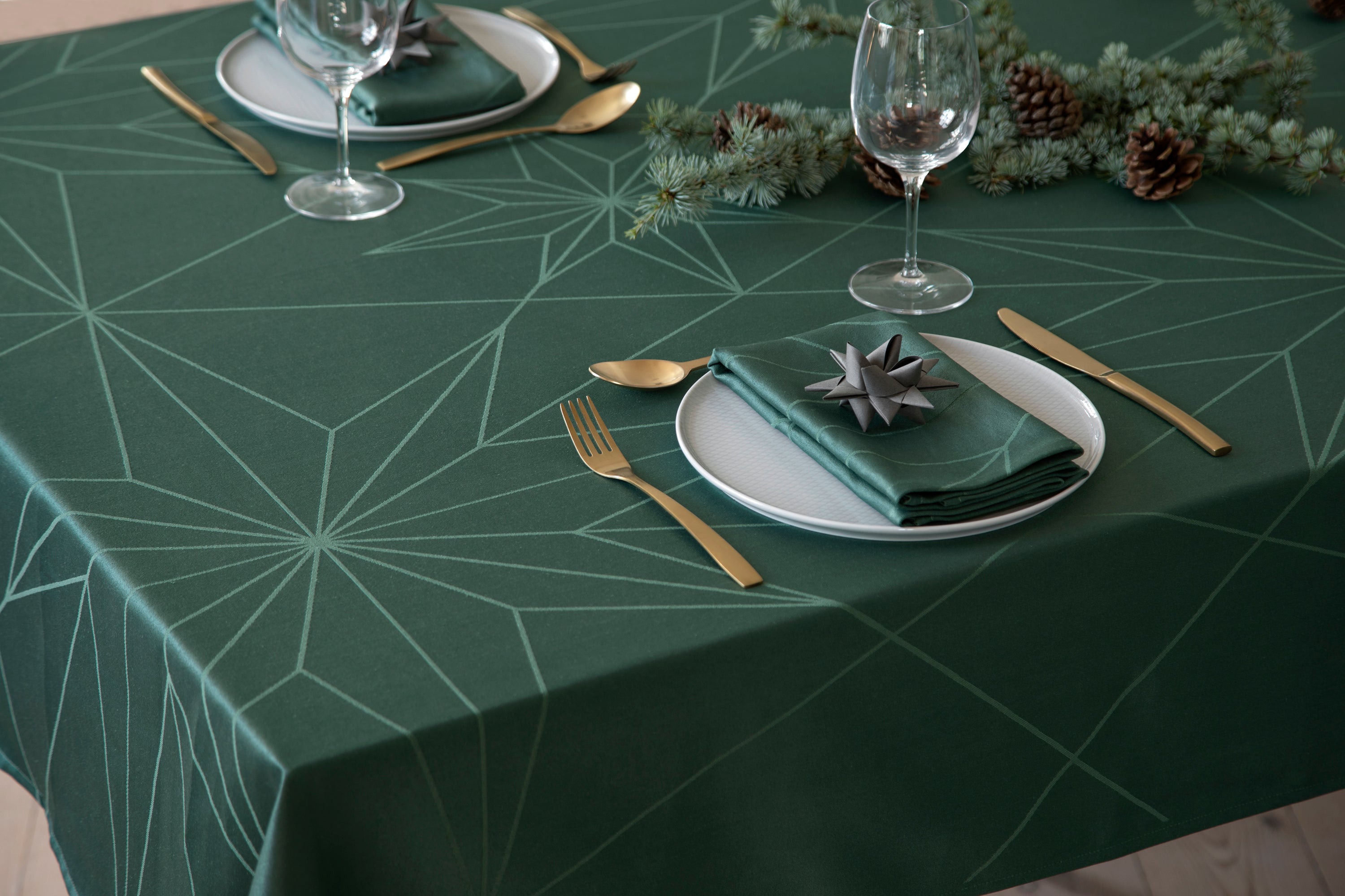 STARS tablecloth 220 cm - spruce green